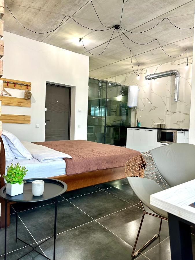 Designer Apartments In The City Center Ривне Екстериор снимка