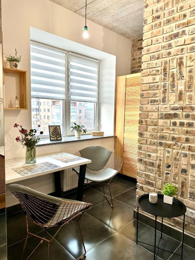 Designer Apartments In The City Center Ривне Екстериор снимка