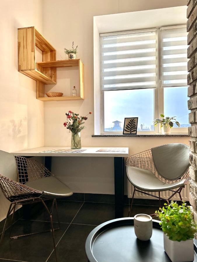 Designer Apartments In The City Center Ривне Екстериор снимка