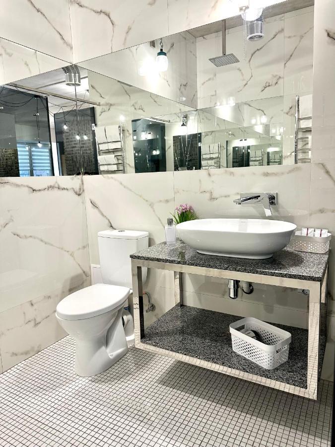 Designer Apartments In The City Center Ривне Екстериор снимка