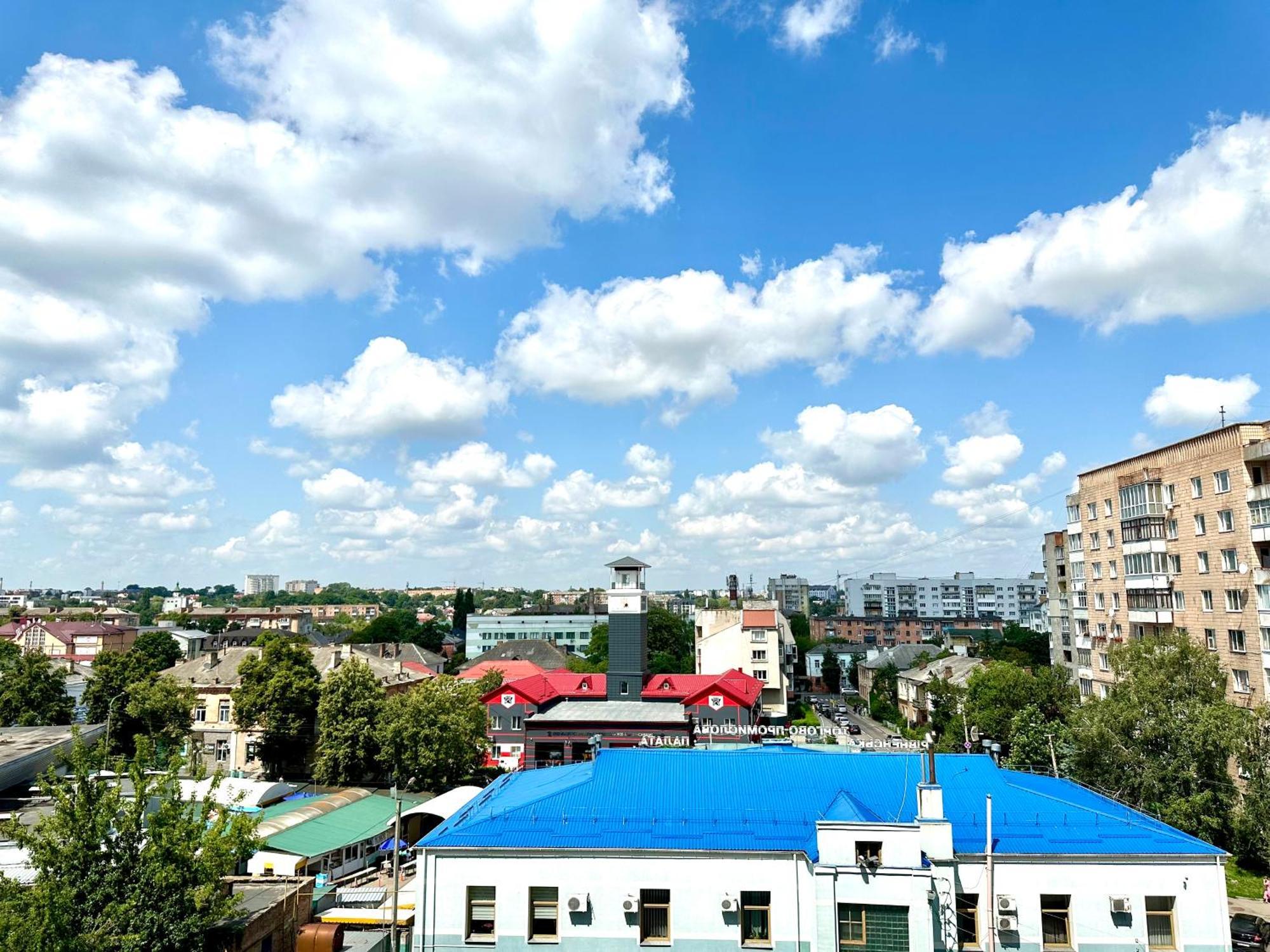 Designer Apartments In The City Center Ривне Екстериор снимка